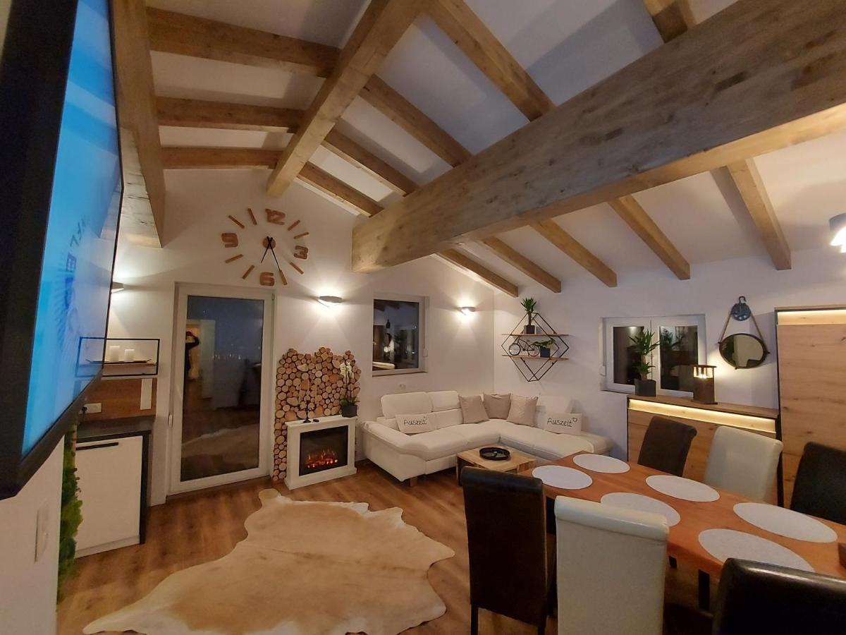 Auszeit Steiraland Penthouse 9 Mit Grossen Balkon Und Parkplatz Apartment Leoben  Exterior foto
