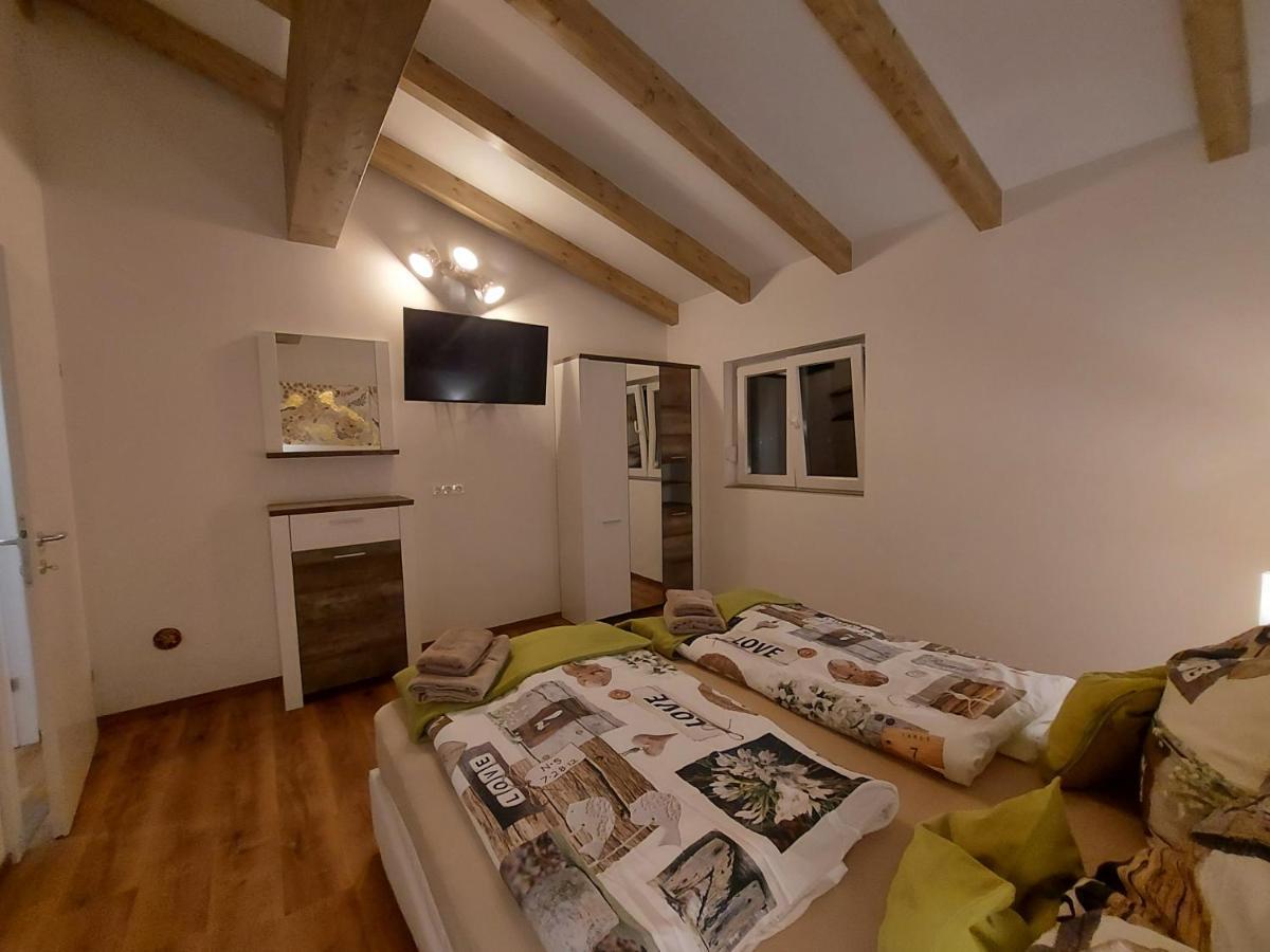 Auszeit Steiraland Penthouse 9 Mit Grossen Balkon Und Parkplatz Apartment Leoben  Exterior foto