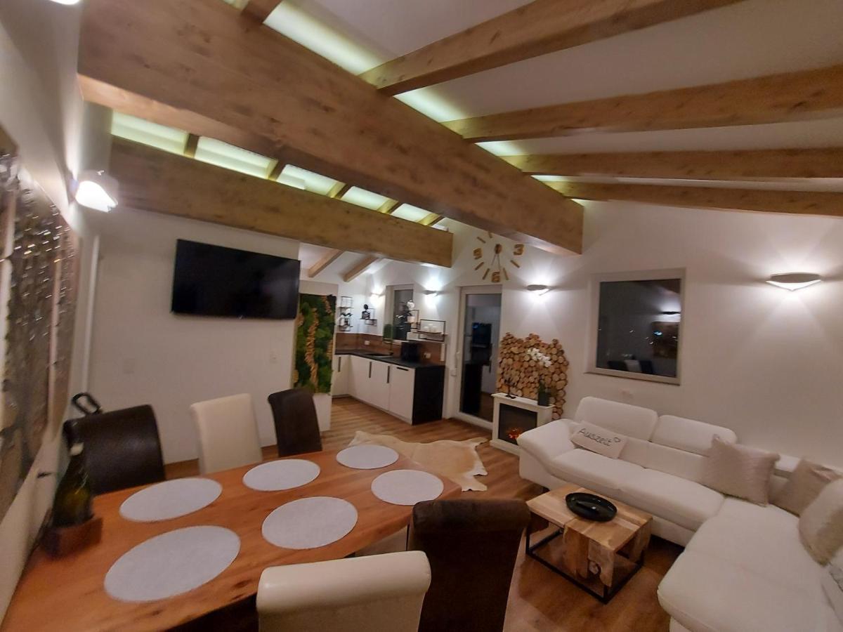 Auszeit Steiraland Penthouse 9 Mit Grossen Balkon Und Parkplatz Apartment Leoben  Exterior foto