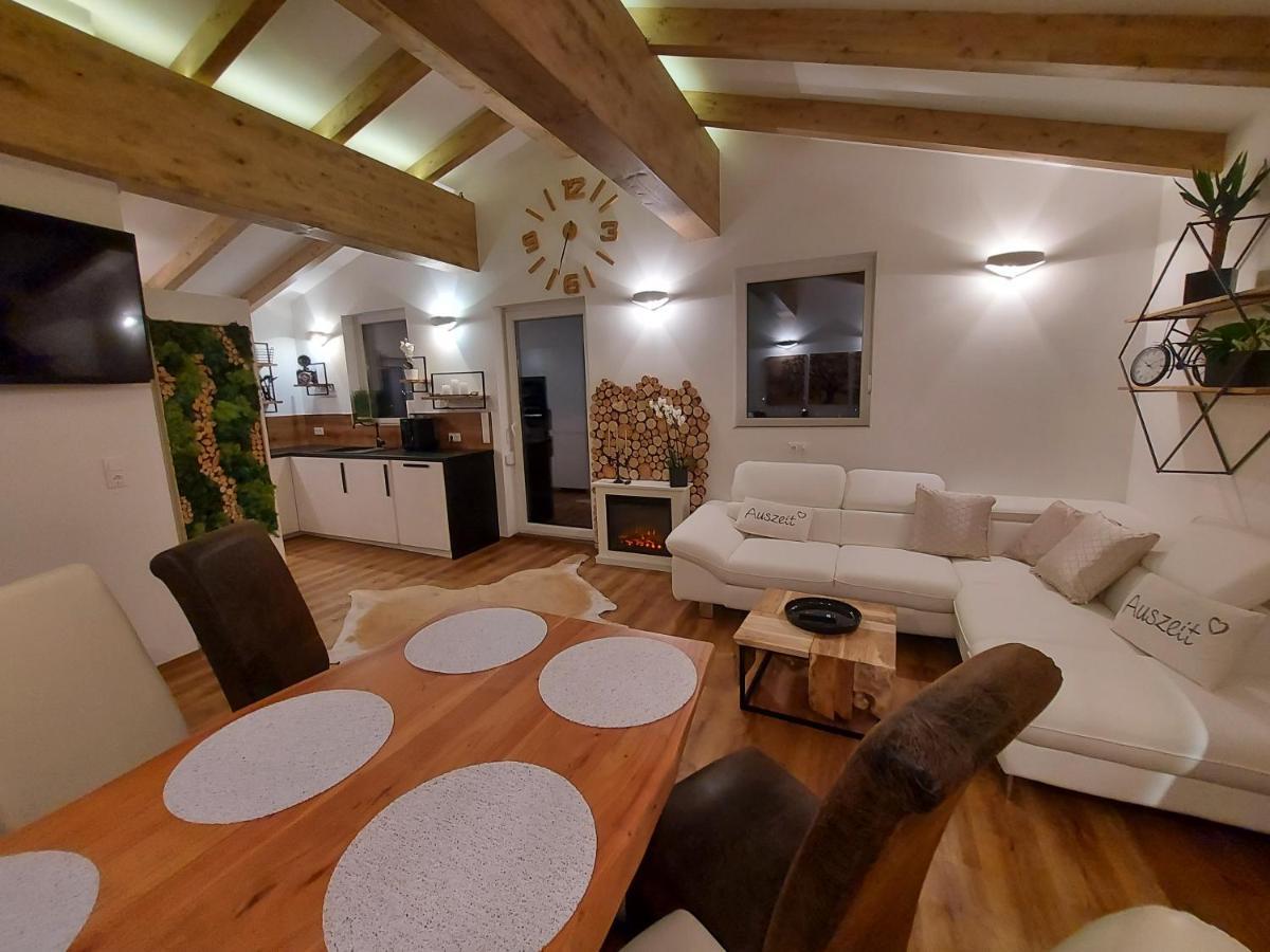 Auszeit Steiraland Penthouse 9 Mit Grossen Balkon Und Parkplatz Apartment Leoben  Exterior foto