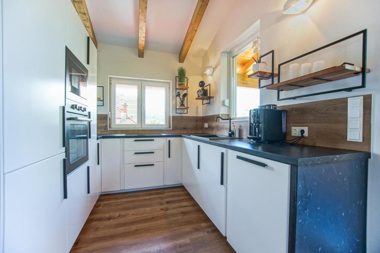 Auszeit Steiraland Penthouse 9 Mit Grossen Balkon Und Parkplatz Apartment Leoben  Exterior foto
